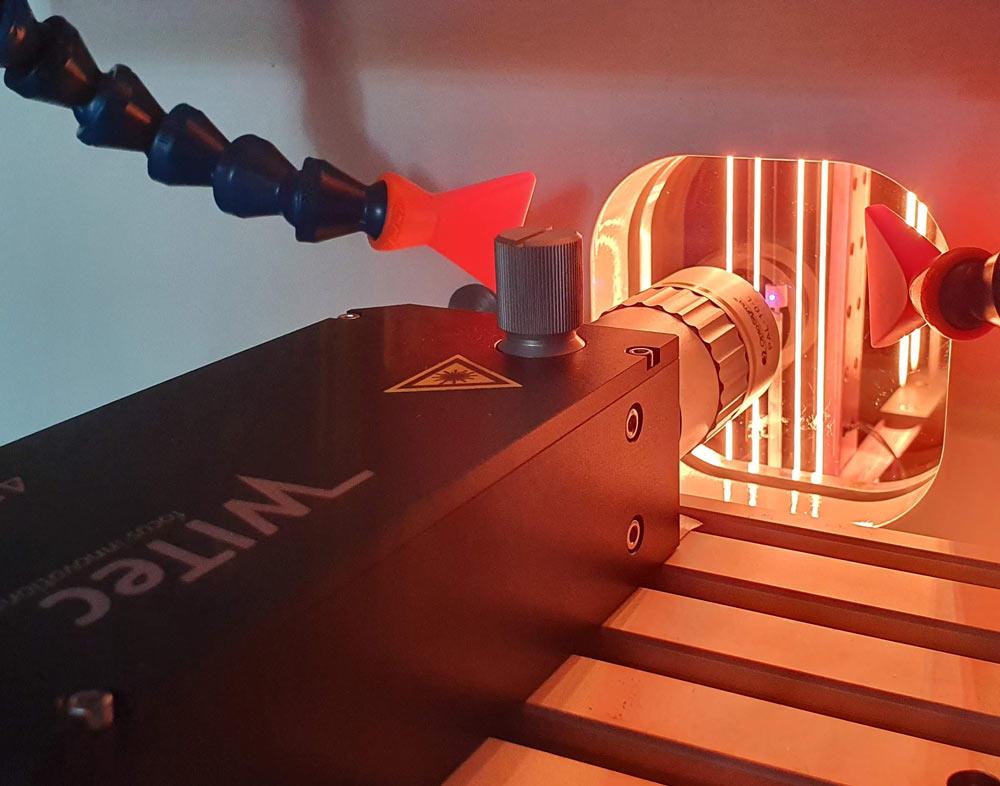 alphaCARTラマンプローブをHF-CVD反応器の窓の前に設置 - ダイヤモンドコーティング