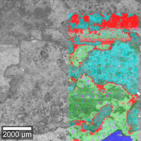 ラマンイメージと光学顕微鏡像を重ね合わせたローマ時代のフレスコ画